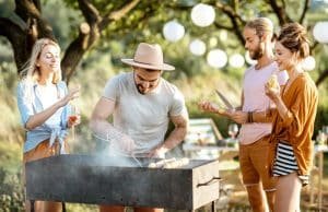 Top 10 accesorii esențiale pentru grătarul de vară