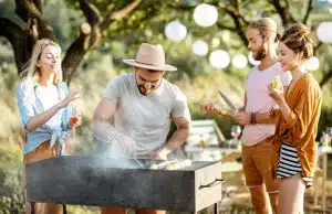 Top 10 accesorii esențiale pentru grătarul de vară